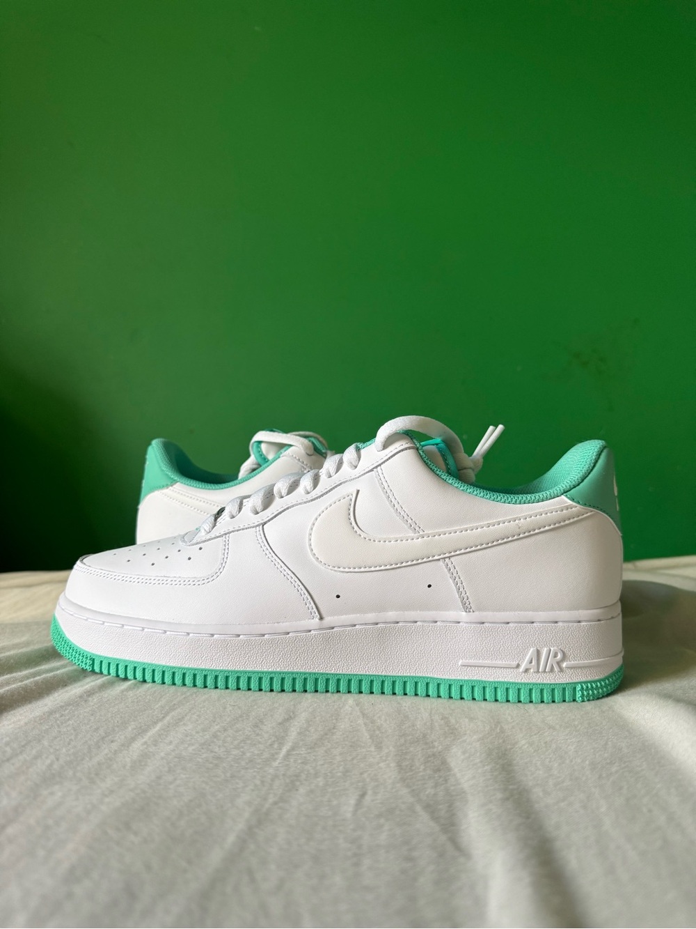 Nike Air Force 1 low white menta size 10.5
